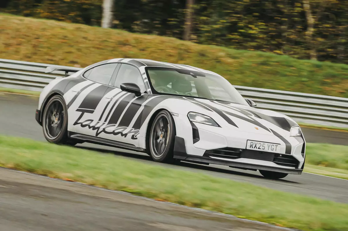 Porsche снимет с производства электрический седан Taycan до 2030 года
