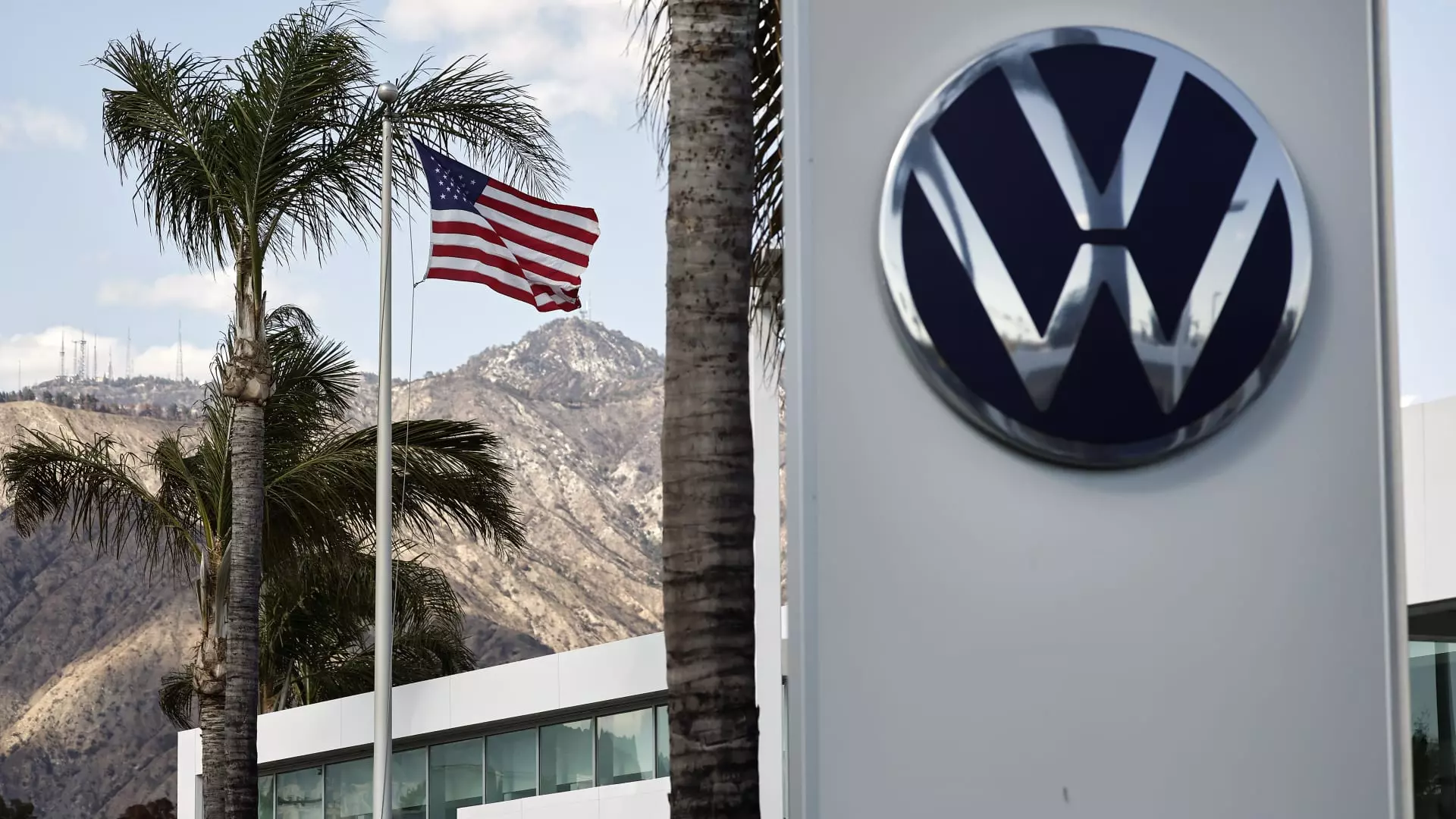 Прибыль Volkswagen упала на 37% в первом квартале из-за тарифов Трампа