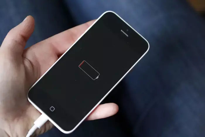 Названы три ошибки, которые убьют аккумулятор вашего iPhone этим летом