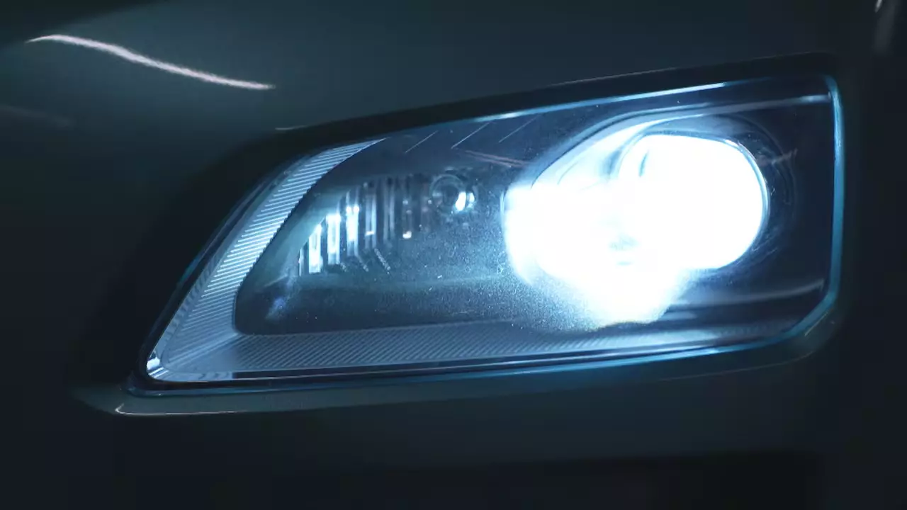 Теперь водителям с нештатными LED фарами грозит лишение регистрации автомобиля