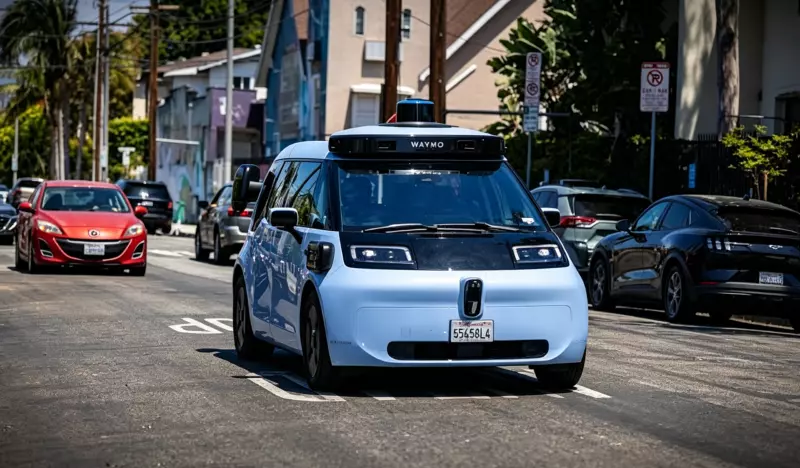 Беспилотный автомобиль Waymo на базе Zeekr Ojai в Сан-Диего